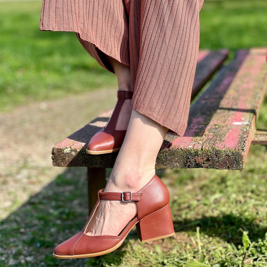 Best La Gatta Con Gli Stivali Mitty Brown T Bar Decollete In Brown Brushed Calfskin And Handcrafted Rectangular Heel