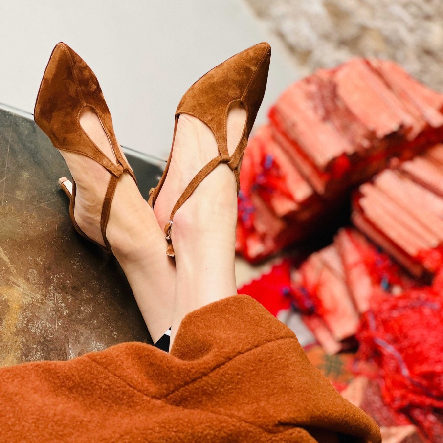 New La Gatta Con Gli Stivali Celebro Caramel Decollete Parade With Handmade Leather Suede Heel